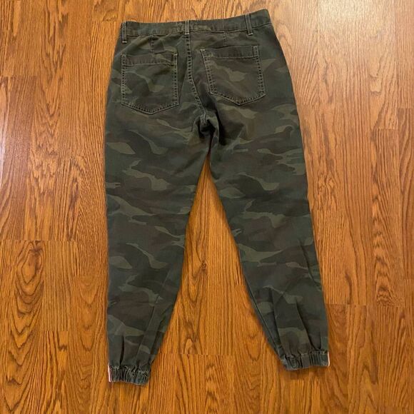 Sundry Red Ribbon Striped Trim Camo Jogger Pants Green Size 27 - Picture 2 of 4